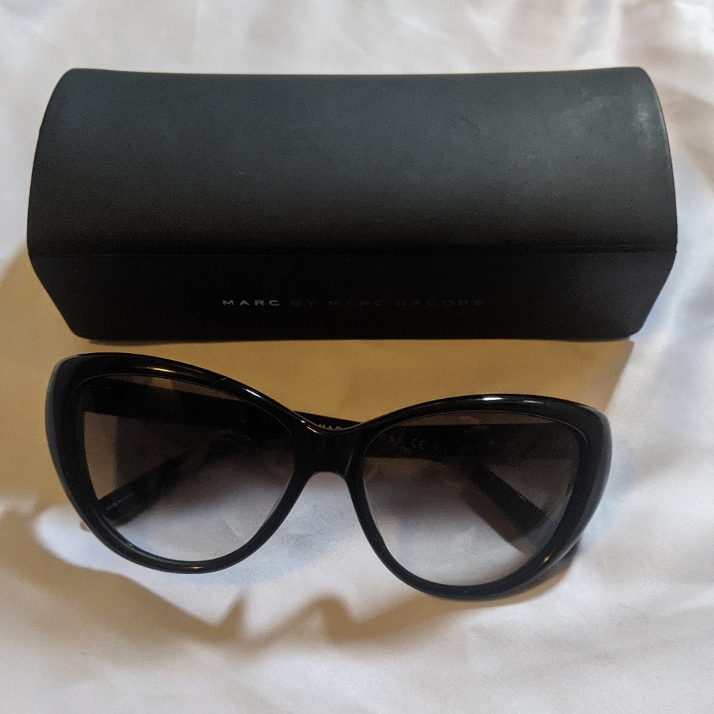 Marc by Marc Jacobs Cat eye sunglasses